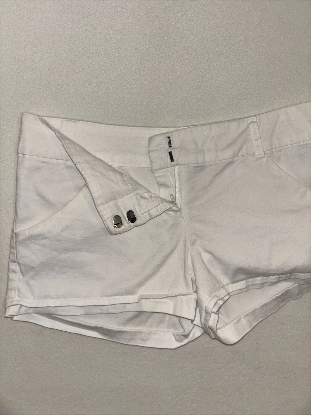 Color Swatch White Cotton Stretch Shorts Size M Basic Minimalist Clean Coastal